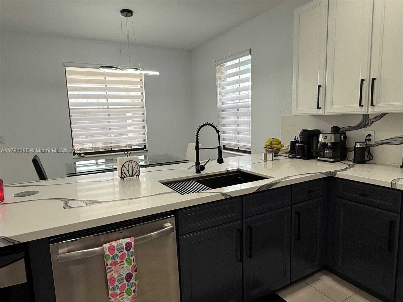 Small Image of 10060 NORTH WEST 86TH TER, Doral Number 8