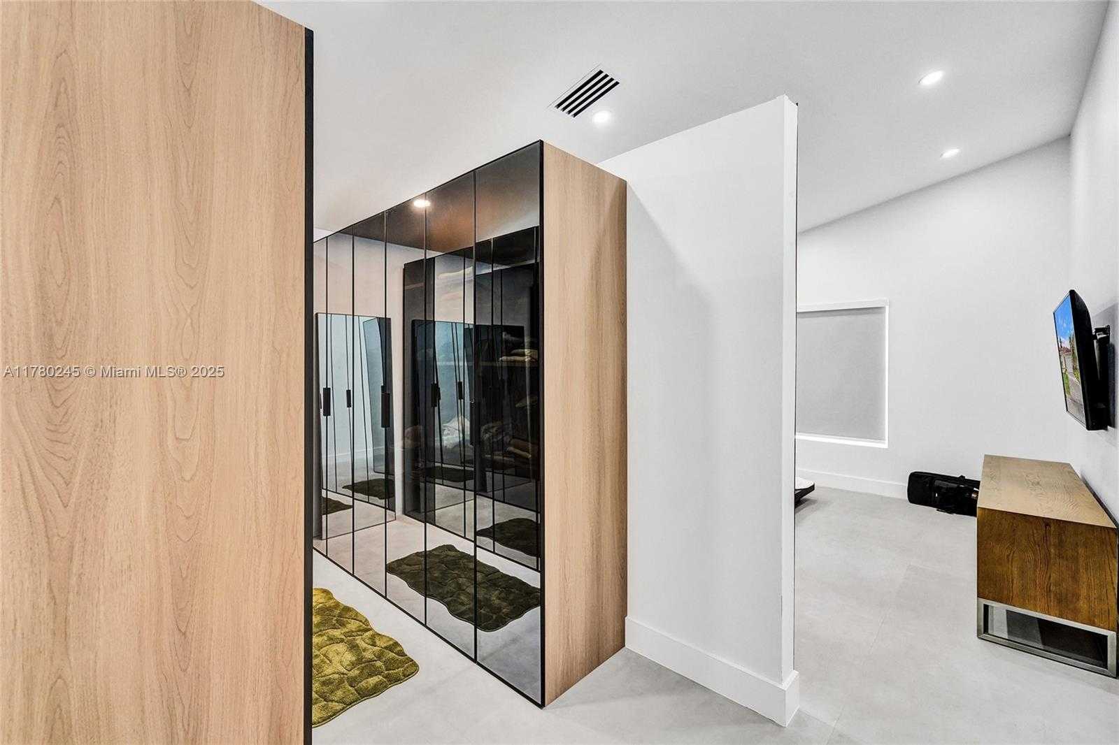 Small Image of 3371 SOUTH WEST 51ST ST, Hollywood Number 24