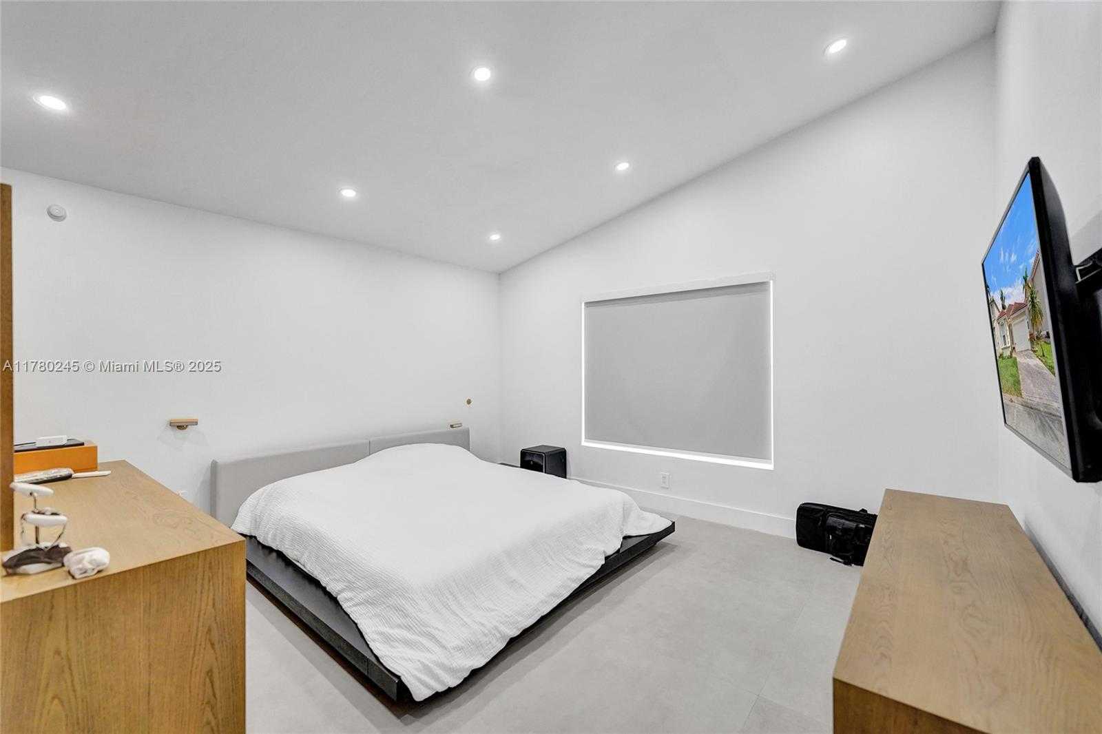 Small Image of 3371 SOUTH WEST 51ST ST, Hollywood Number 27