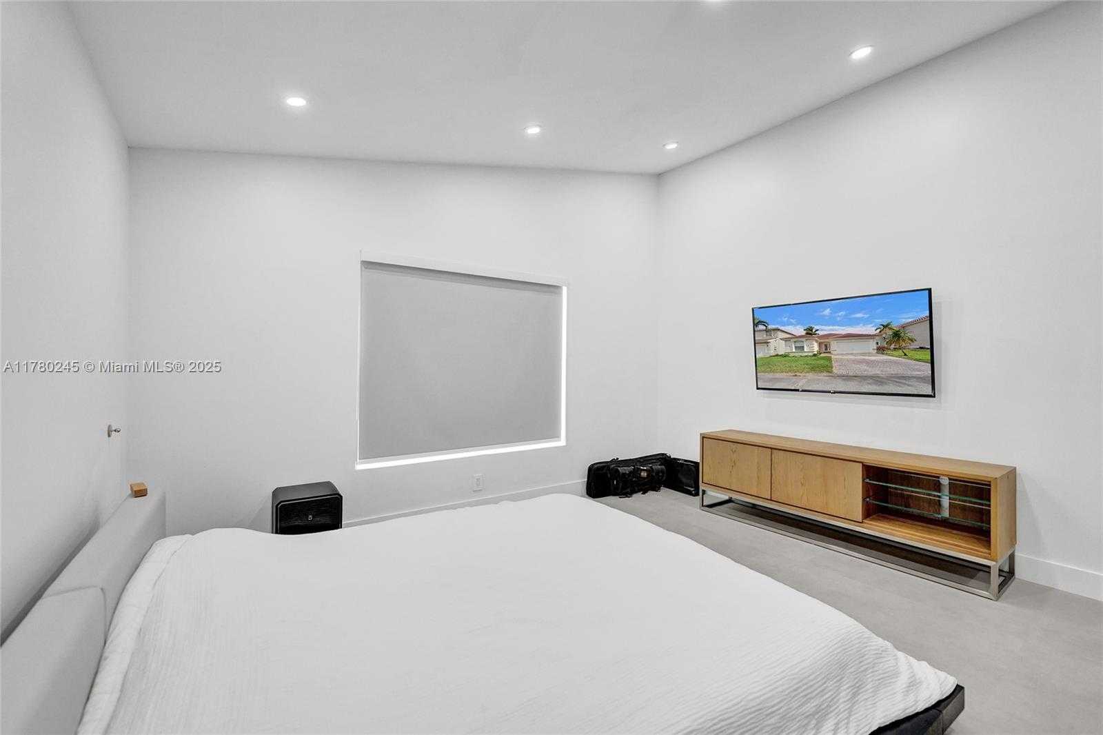 Small Image of 3371 SOUTH WEST 51ST ST, Hollywood Number 30