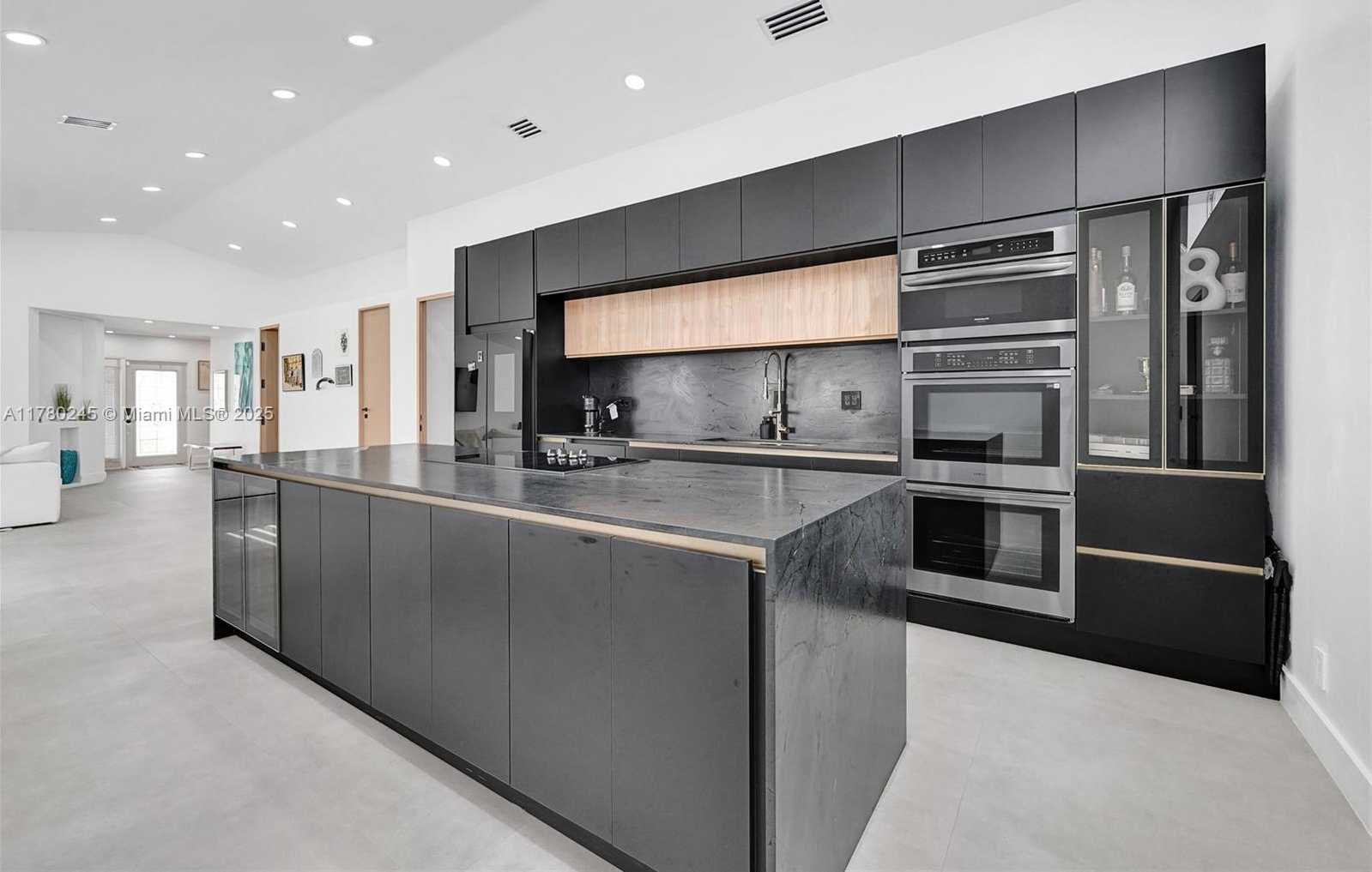 Small Image of 3371 SOUTH WEST 51ST ST, Hollywood Number 4