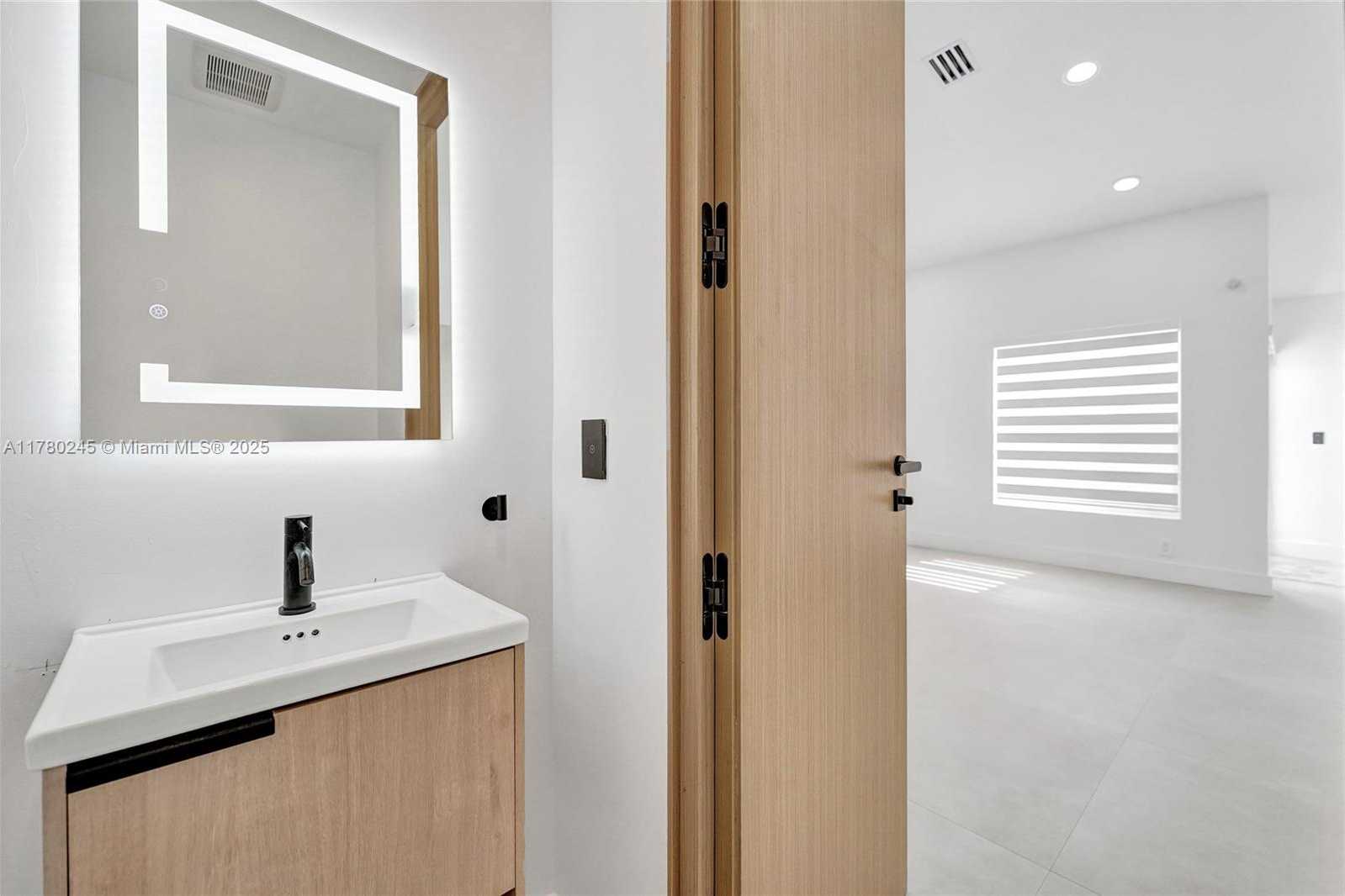 Small Image of 3371 SOUTH WEST 51ST ST, Hollywood Number 71