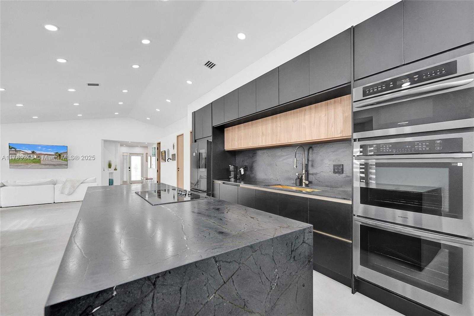 Small Image of 3371 SOUTH WEST 51ST ST, Hollywood Number 77