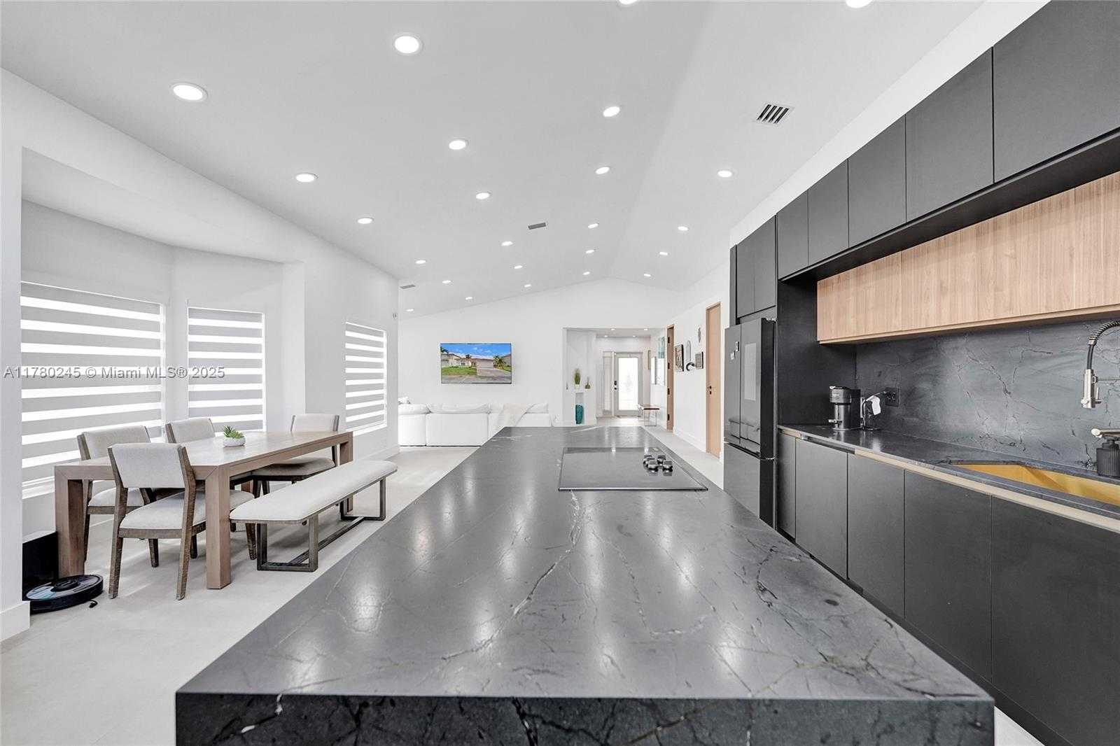 Small Image of 3371 SOUTH WEST 51ST ST, Hollywood Number 78