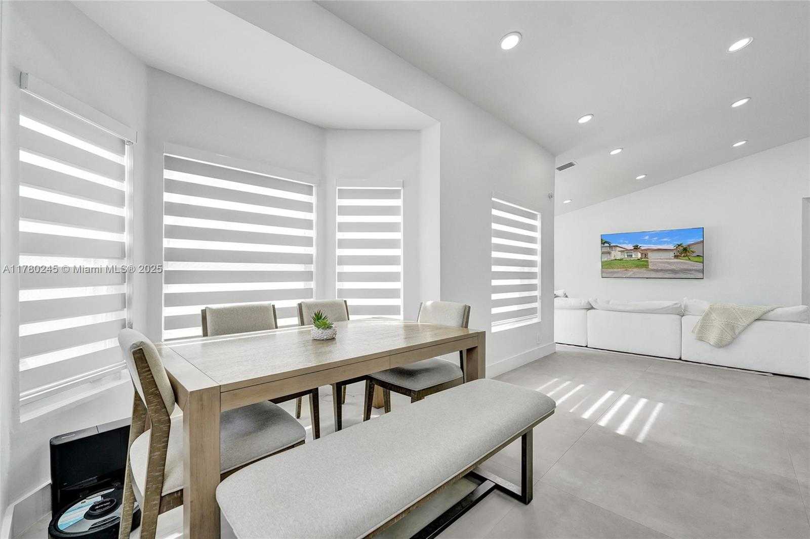Small Image of 3371 SOUTH WEST 51ST ST, Hollywood Number 9