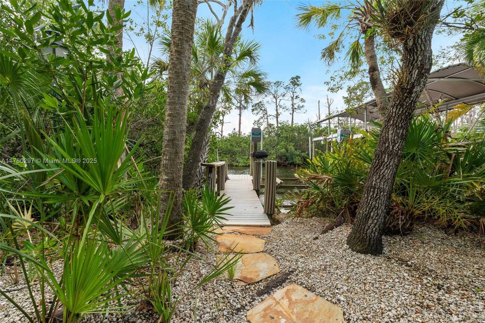 Small Image of 20732 CHARING CROSS CIRCLE, Estero Number 36
