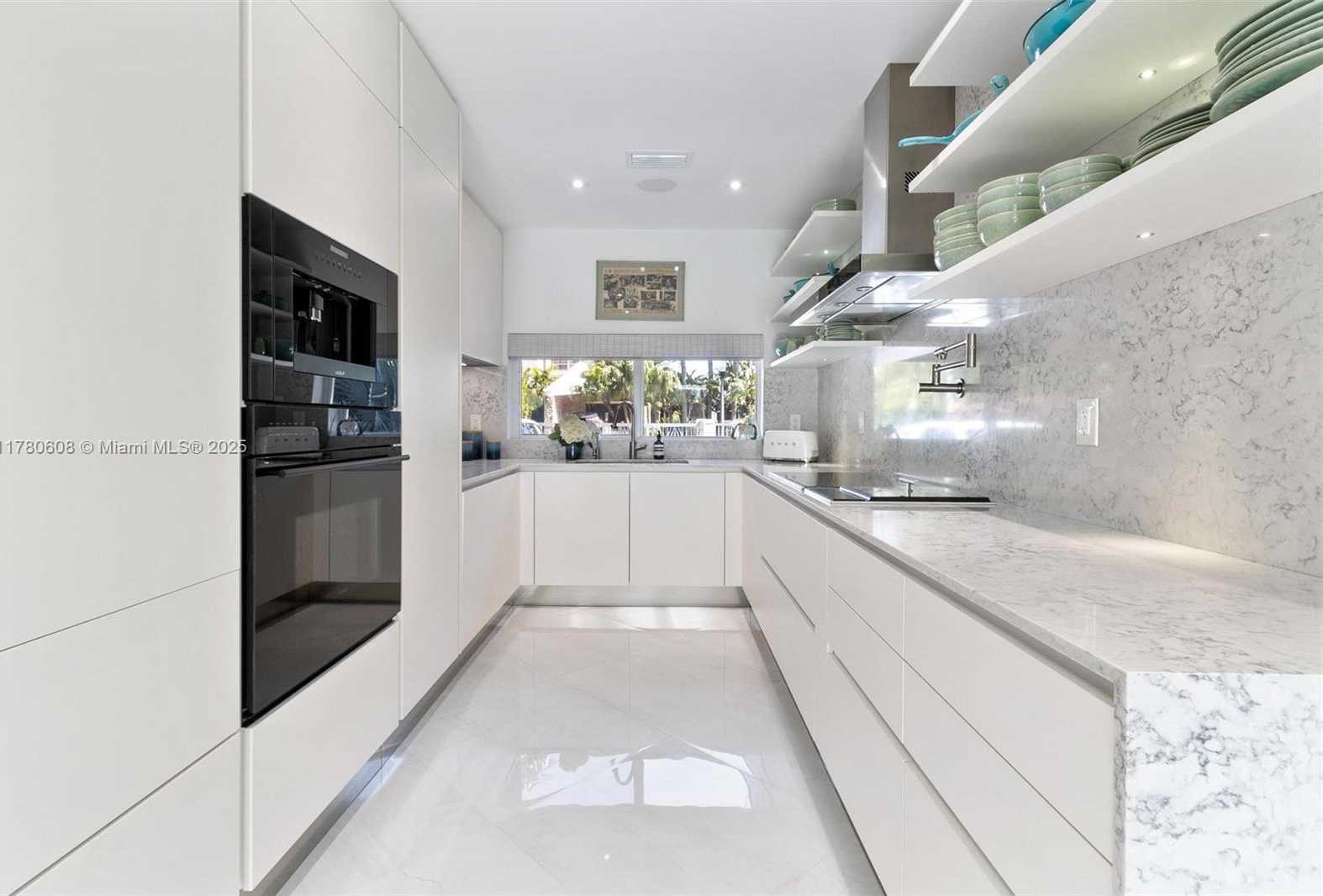 Small Image of 2550 FLAMINGO DR, Miami Beach Number 14