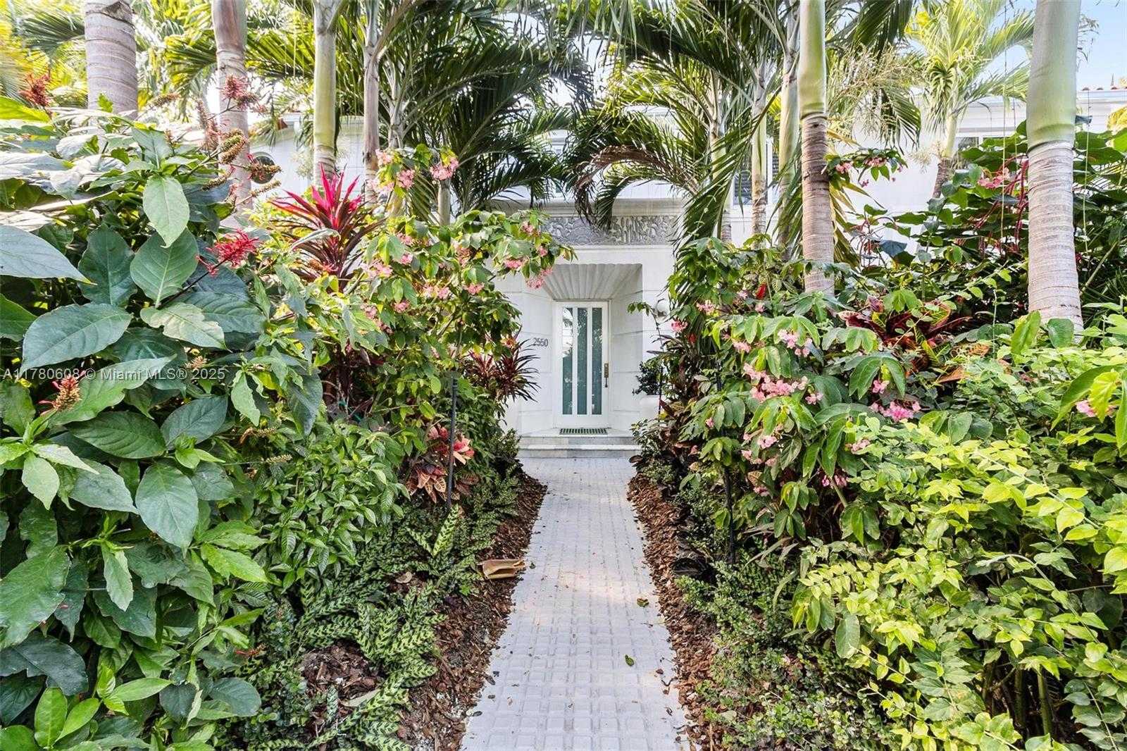 Small Image of 2550 FLAMINGO DR, Miami Beach Number 2