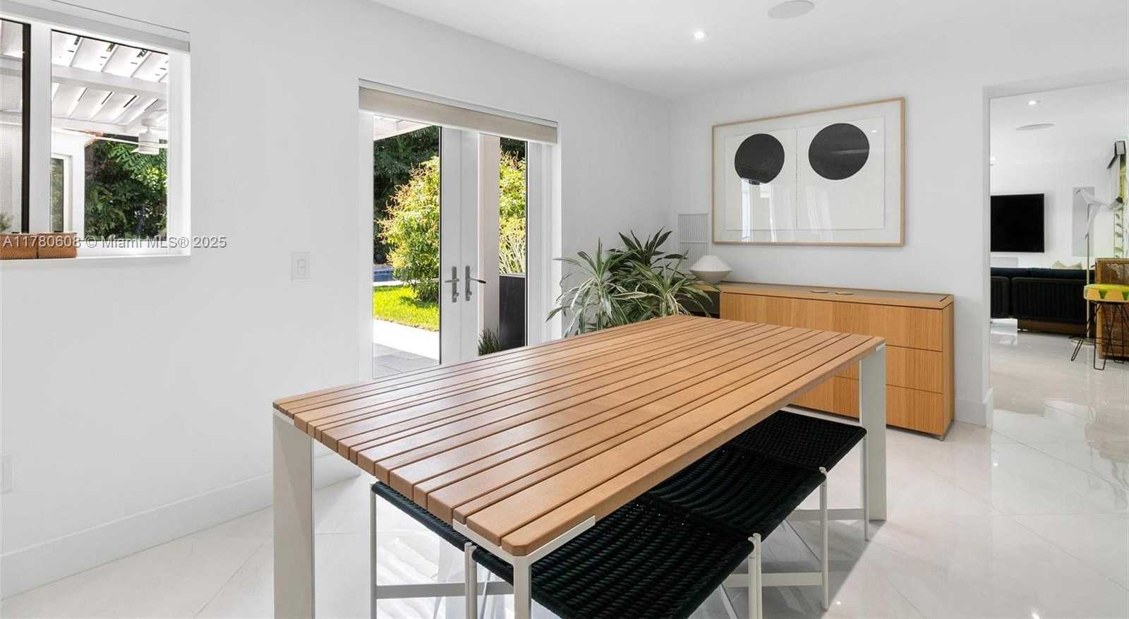 Small Image of 2550 FLAMINGO DR, Miami Beach Number 24