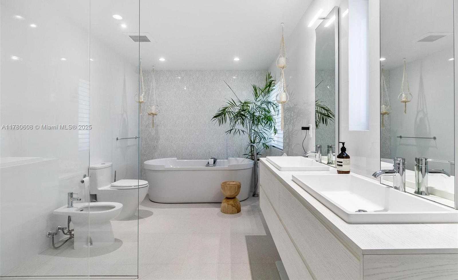 Small Image of 2550 FLAMINGO DR, Miami Beach Number 33