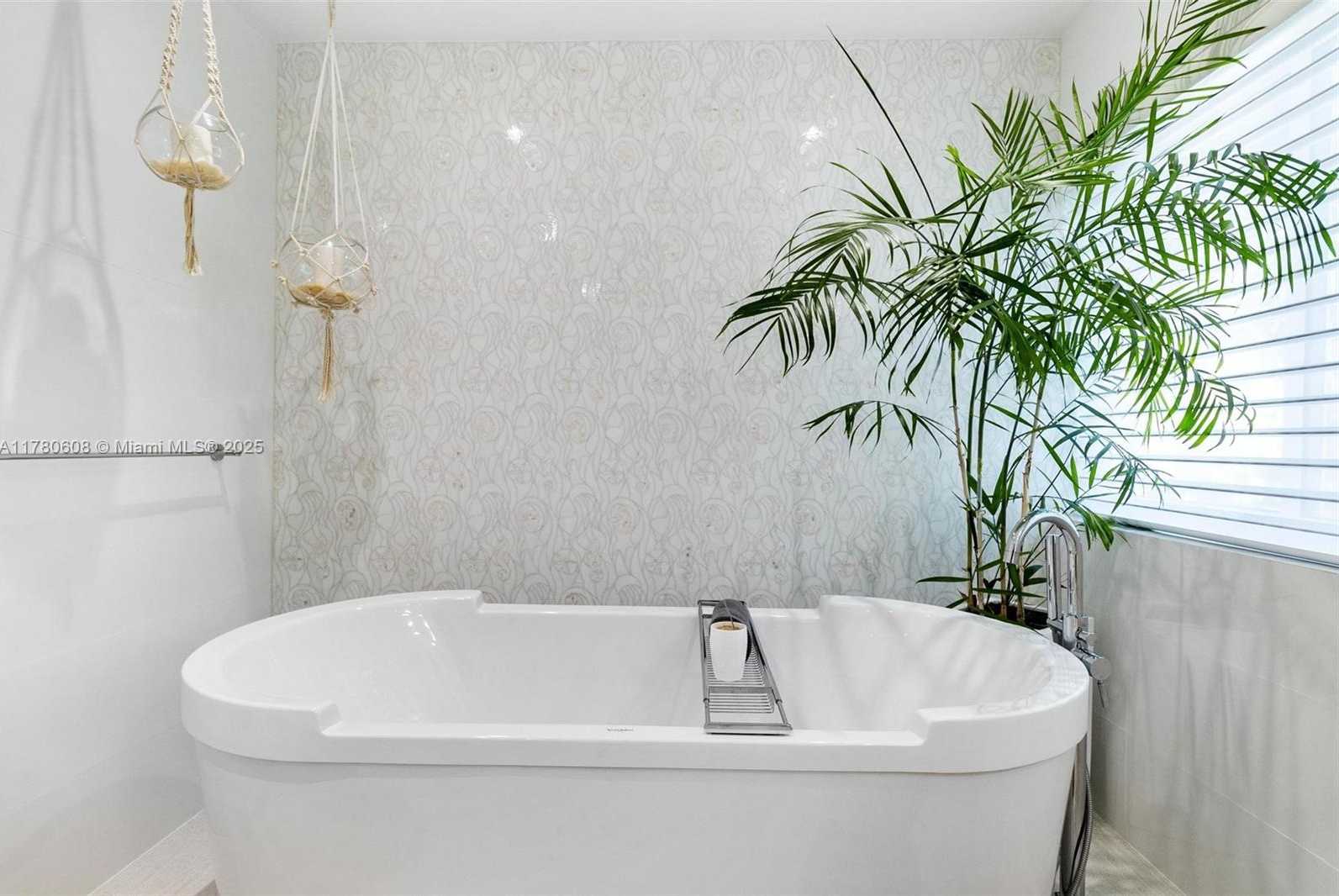 Small Image of 2550 FLAMINGO DR, Miami Beach Number 34