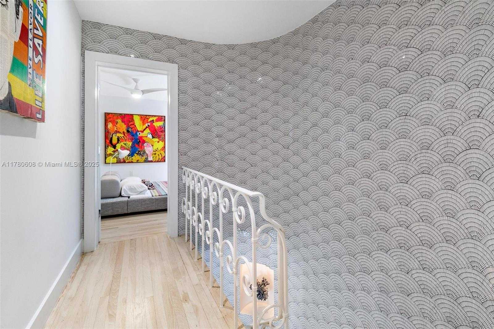 Small Image of 2550 FLAMINGO DR, Miami Beach Number 35