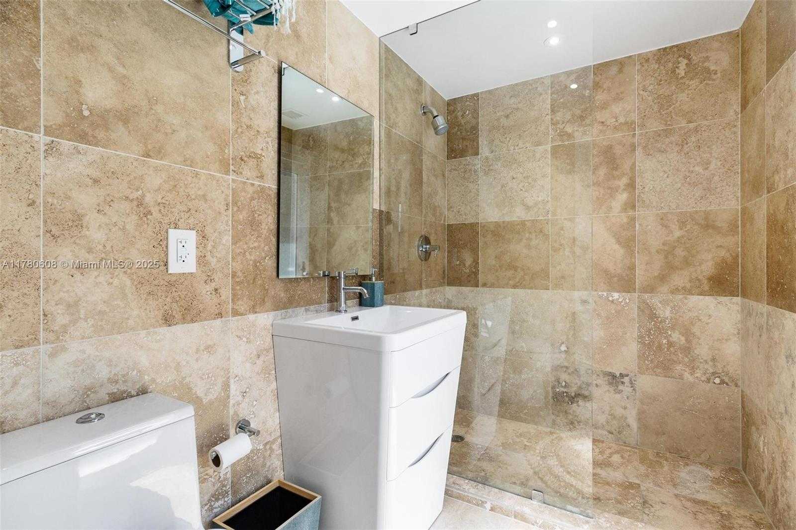 Small Image of 2550 FLAMINGO DR, Miami Beach Number 41
