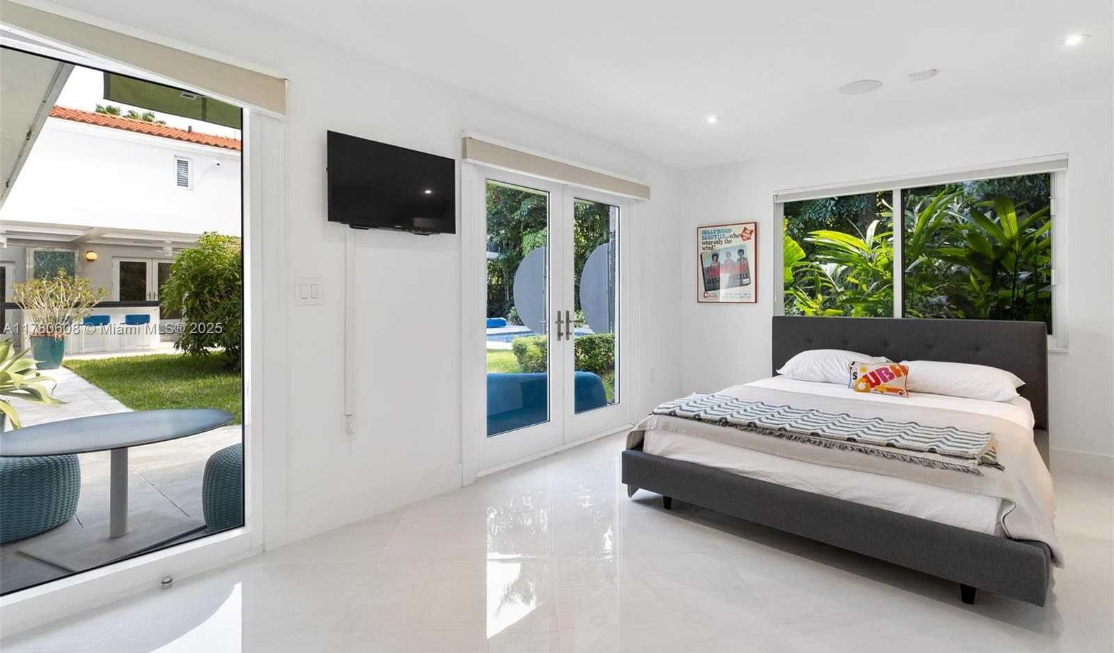 Small Image of 2550 FLAMINGO DR, Miami Beach Number 42