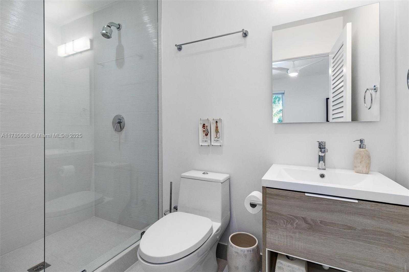 Small Image of 2550 FLAMINGO DR, Miami Beach Number 44