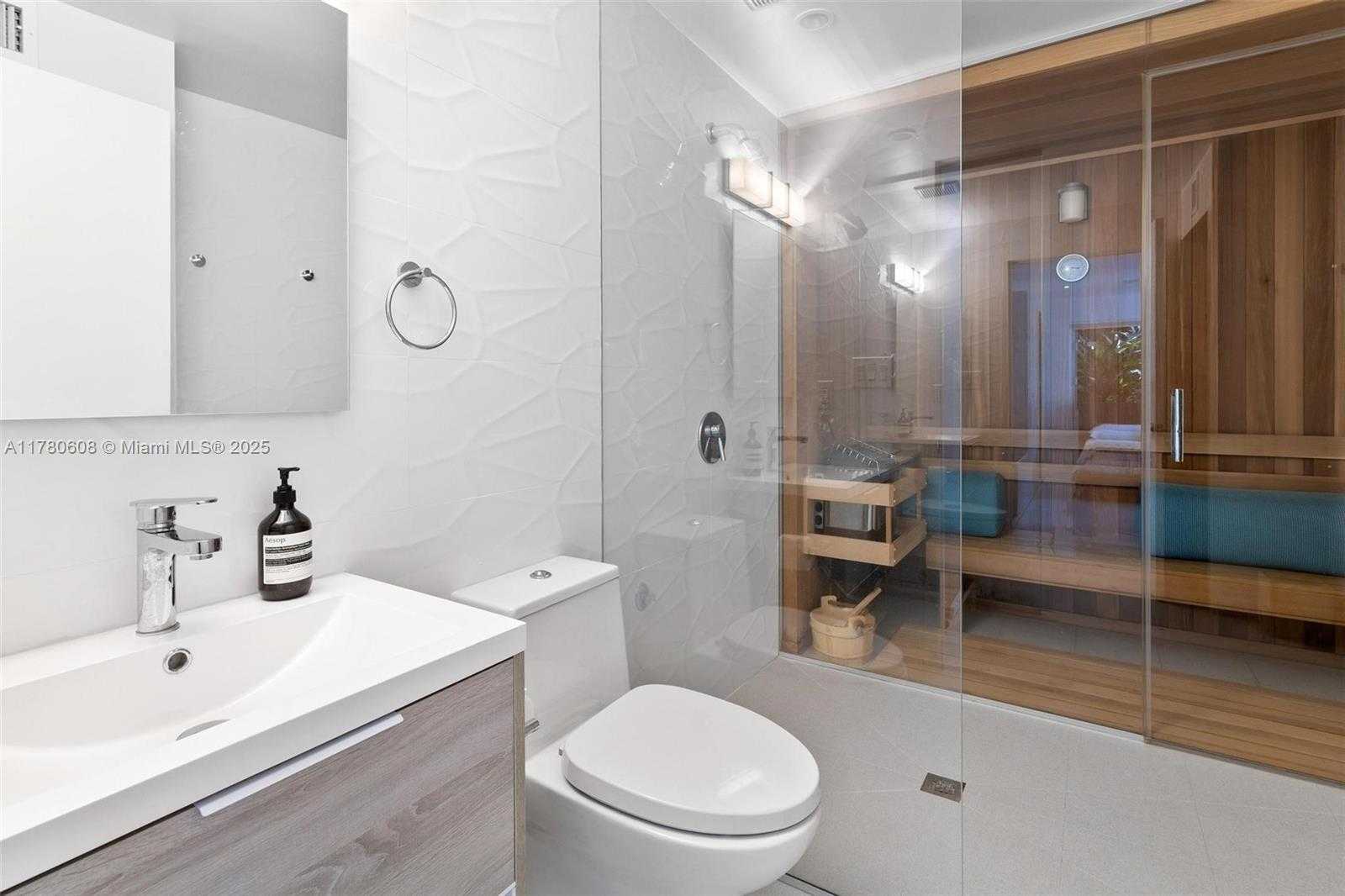 Small Image of 2550 FLAMINGO DR, Miami Beach Number 45