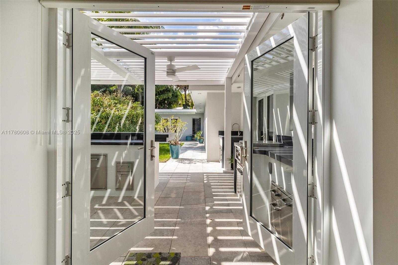 Small Image of 2550 FLAMINGO DR, Miami Beach Number 48