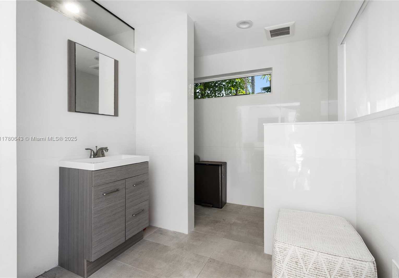Small Image of 5120 ALTON ROAD, Miami Beach Number 13