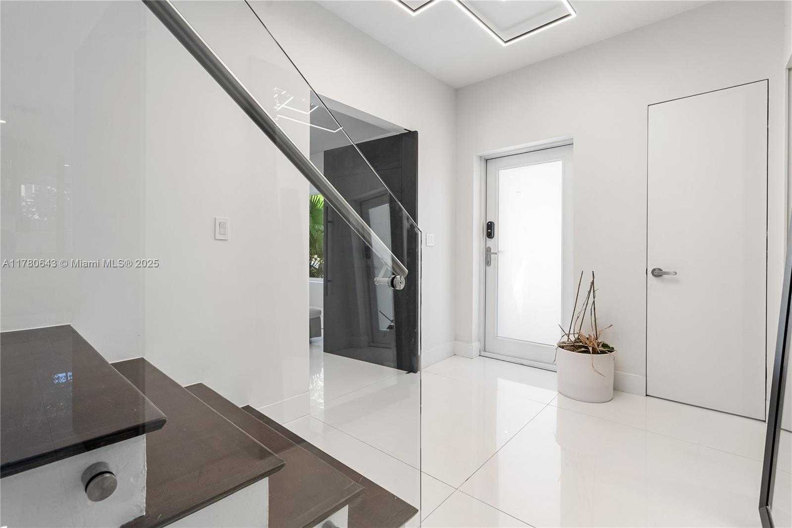 Small Image of 5120 ALTON ROAD, Miami Beach Number 14
