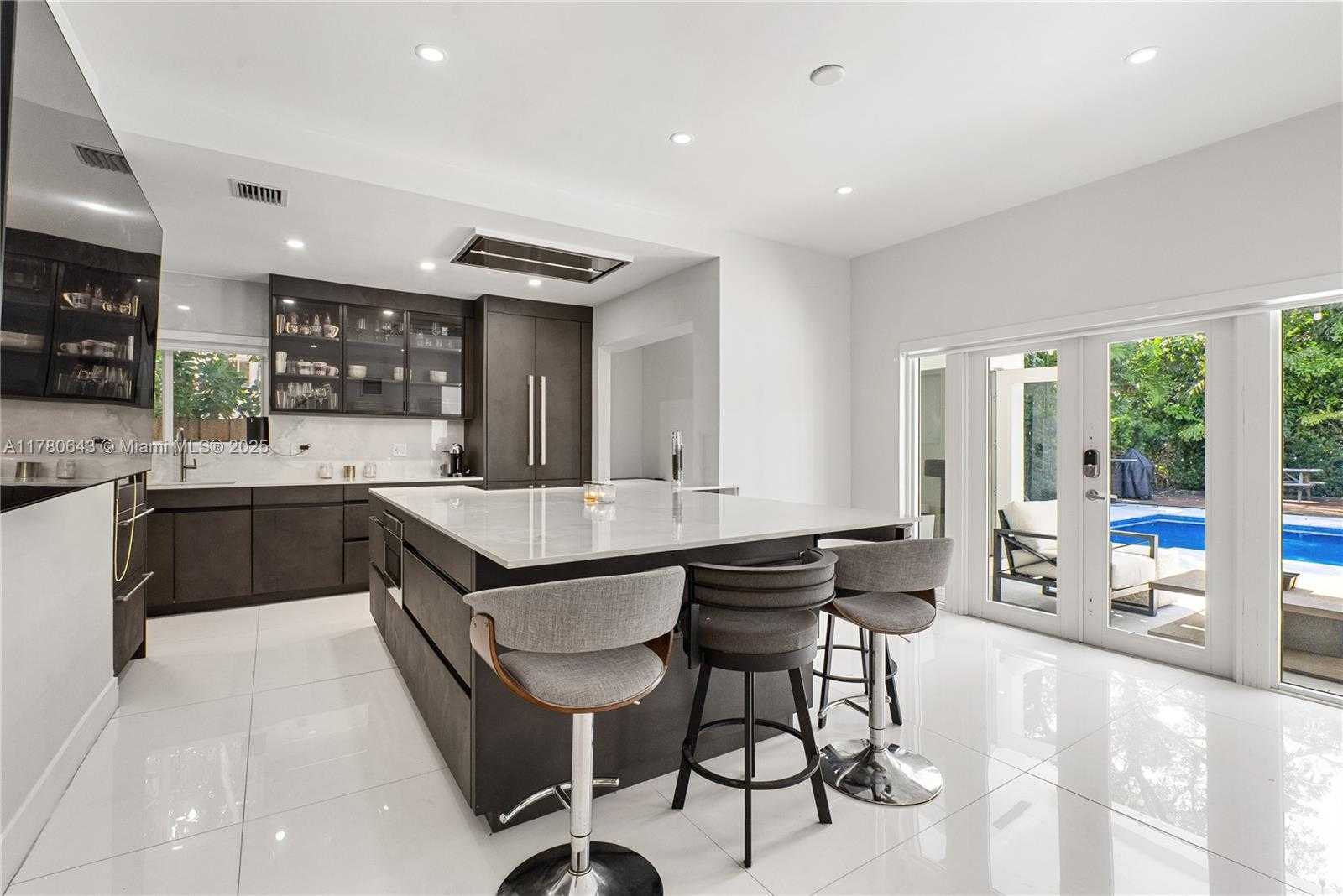 Small Image of 5120 ALTON ROAD, Miami Beach Number 15