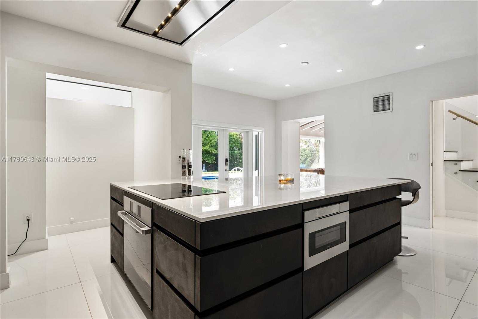Small Image of 5120 ALTON ROAD, Miami Beach Number 16