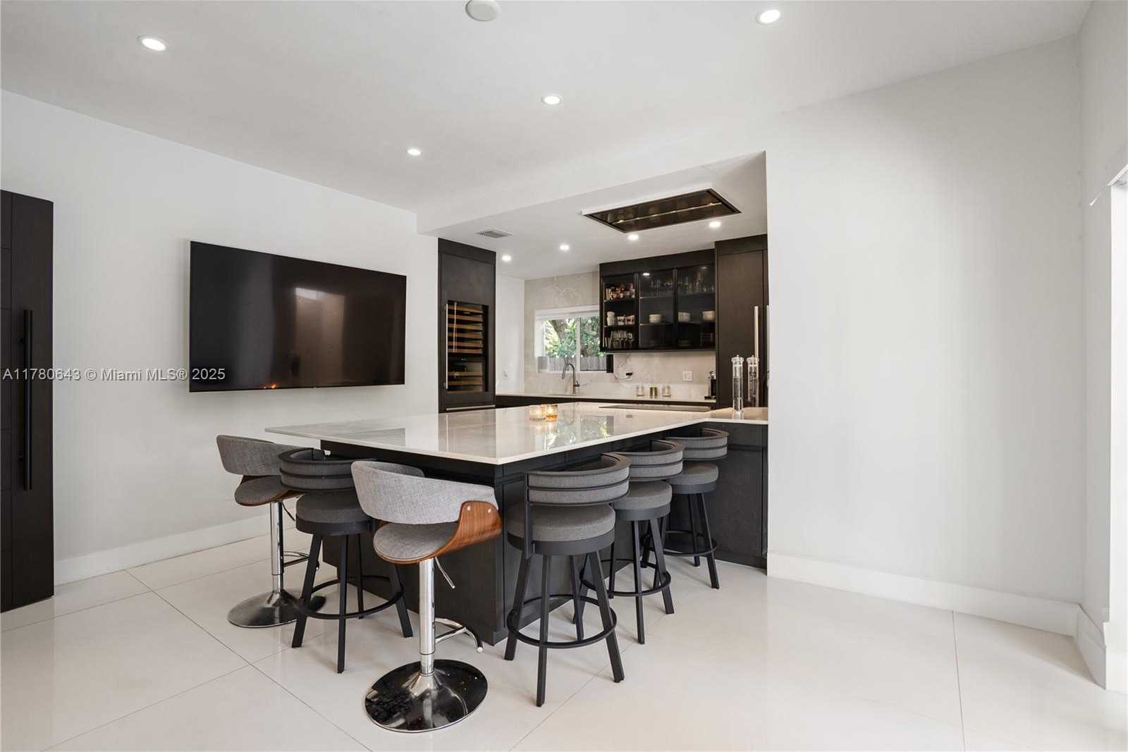 Small Image of 5120 ALTON ROAD, Miami Beach Number 17