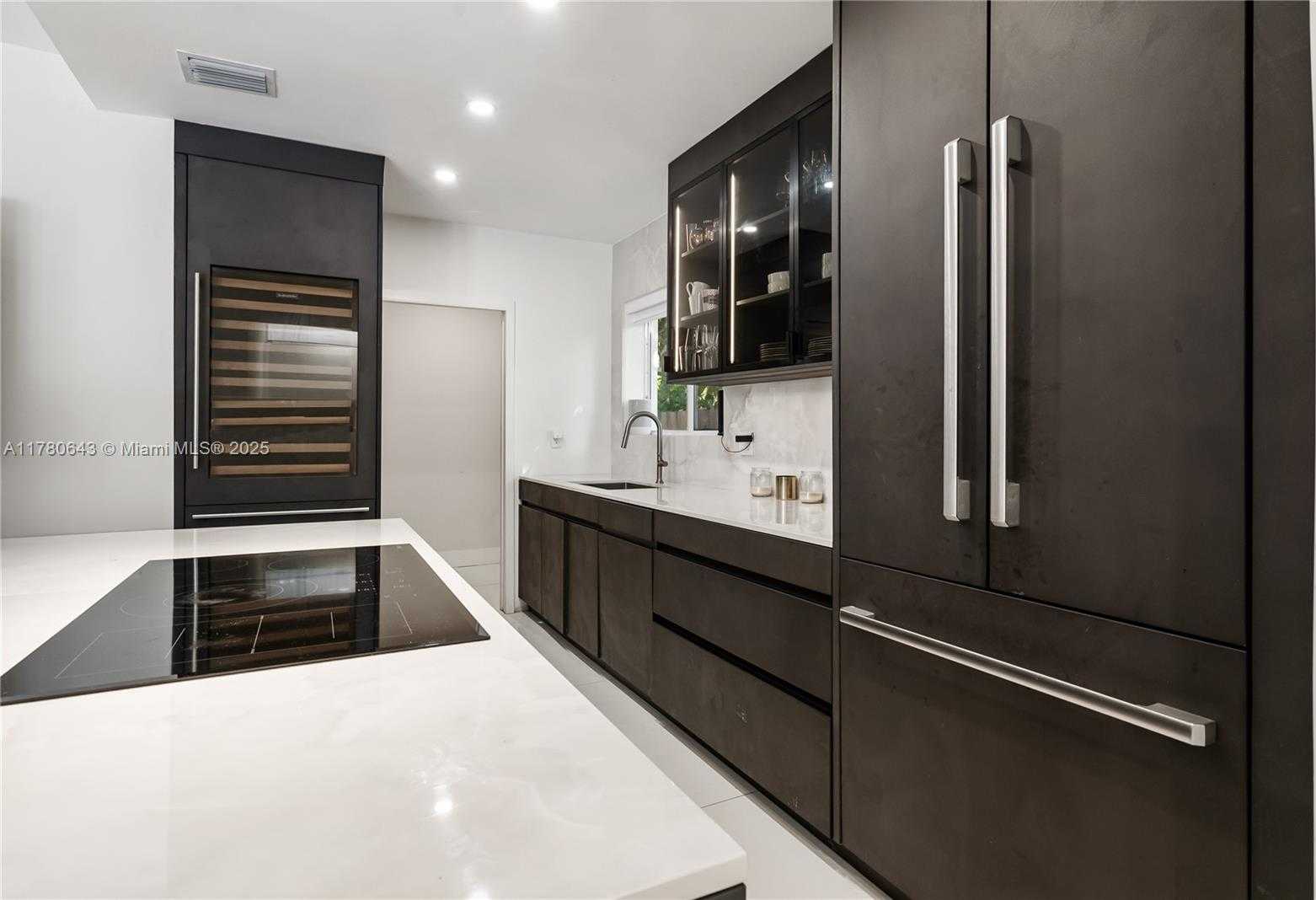 Small Image of 5120 ALTON ROAD, Miami Beach Number 18