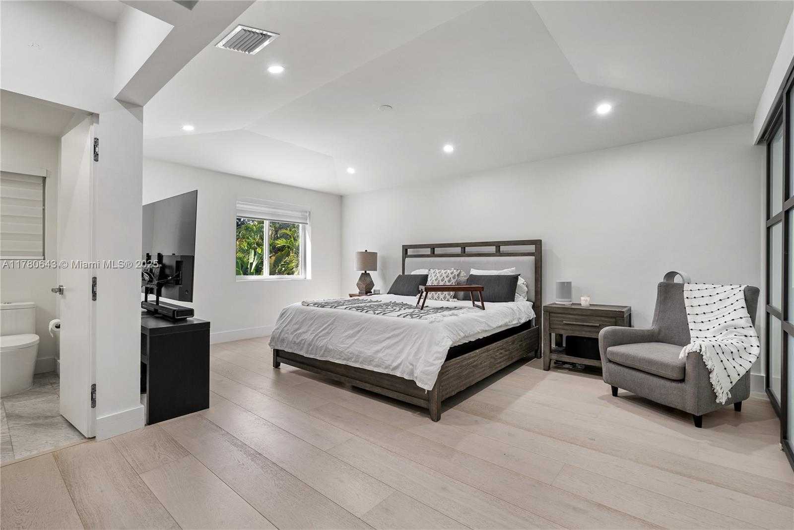 Small Image of 5120 ALTON ROAD, Miami Beach Number 26