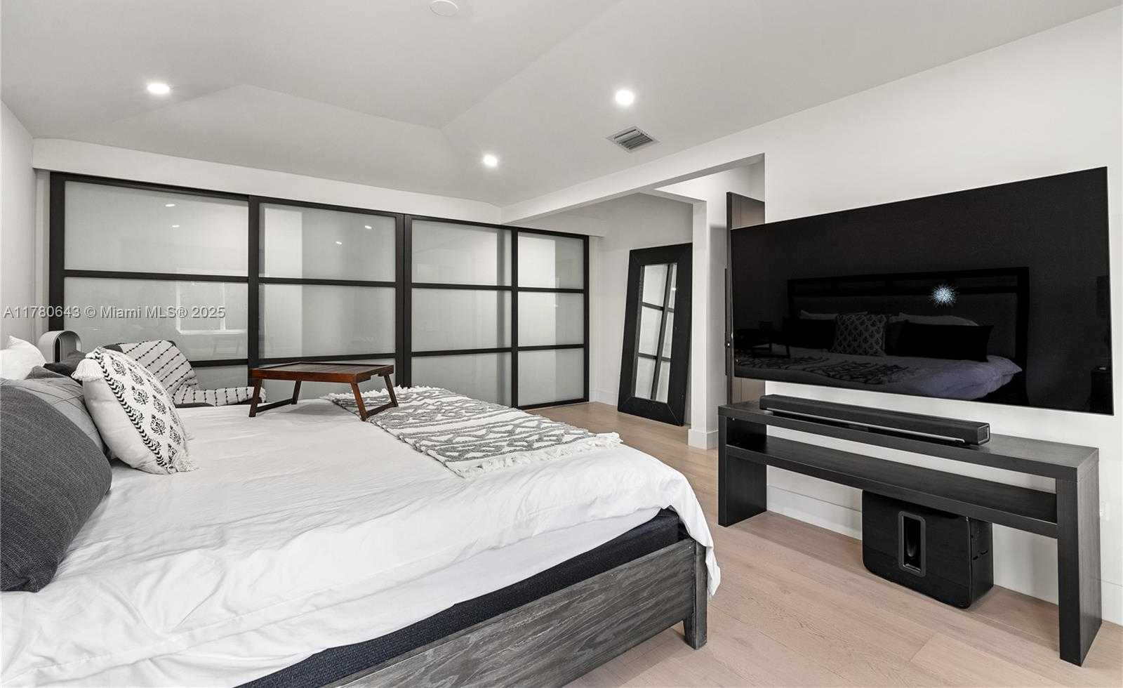 Small Image of 5120 ALTON ROAD, Miami Beach Number 29
