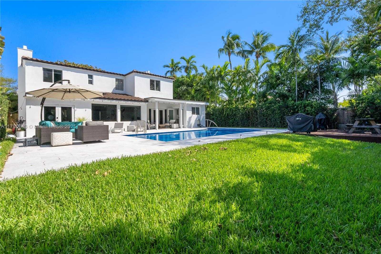 Small Image of 5120 ALTON ROAD, Miami Beach Number 3