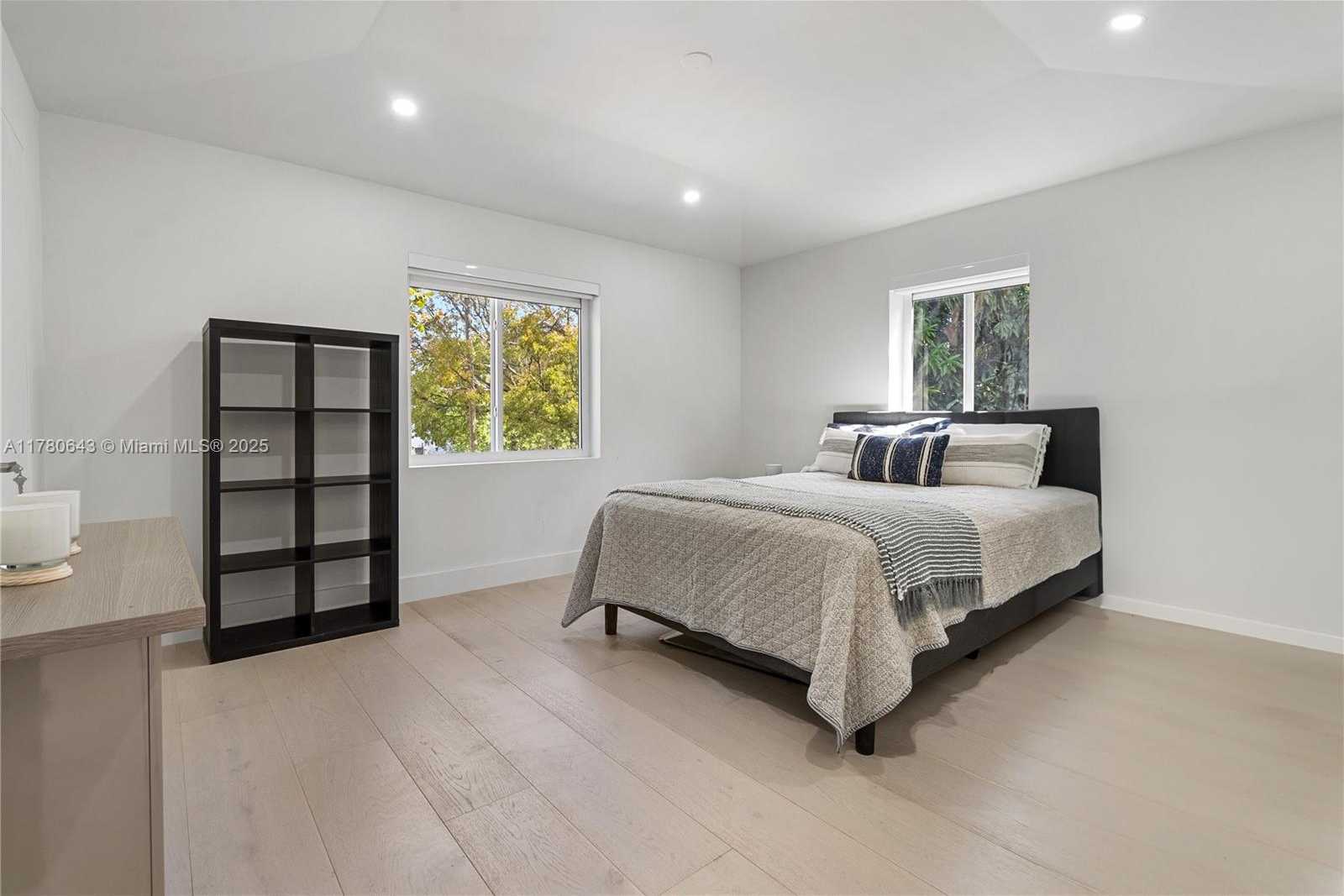 Small Image of 5120 ALTON ROAD, Miami Beach Number 30