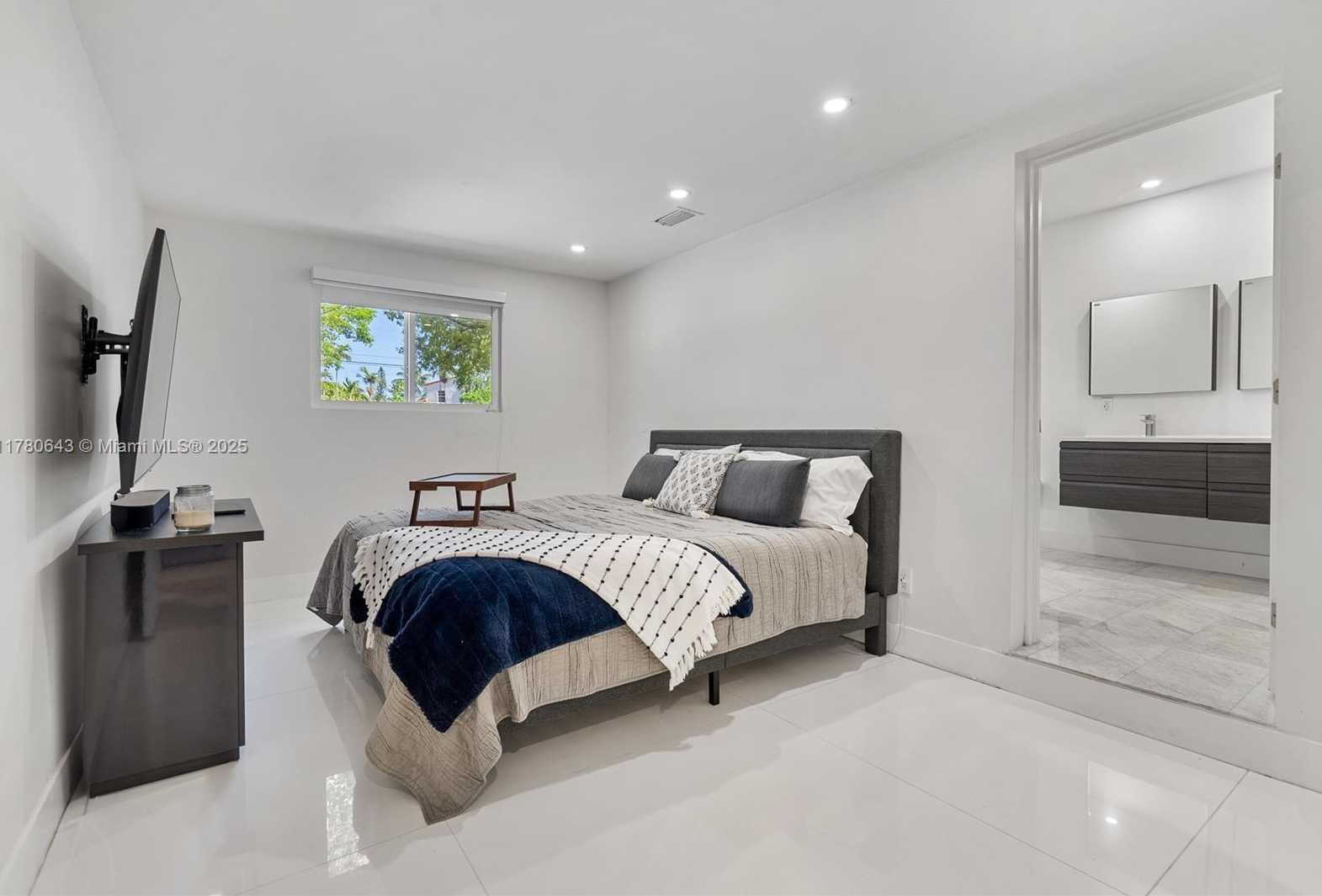 Small Image of 5120 ALTON ROAD, Miami Beach Number 33