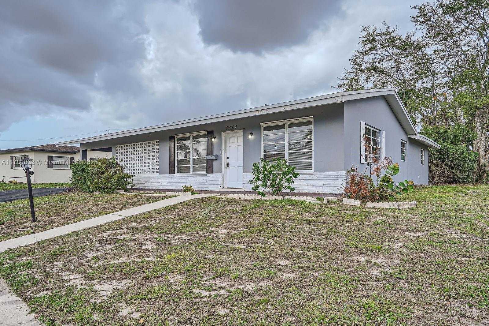 Small Image of 4401 NORTH WEST 6TH CT, Coconut Creek Number 3