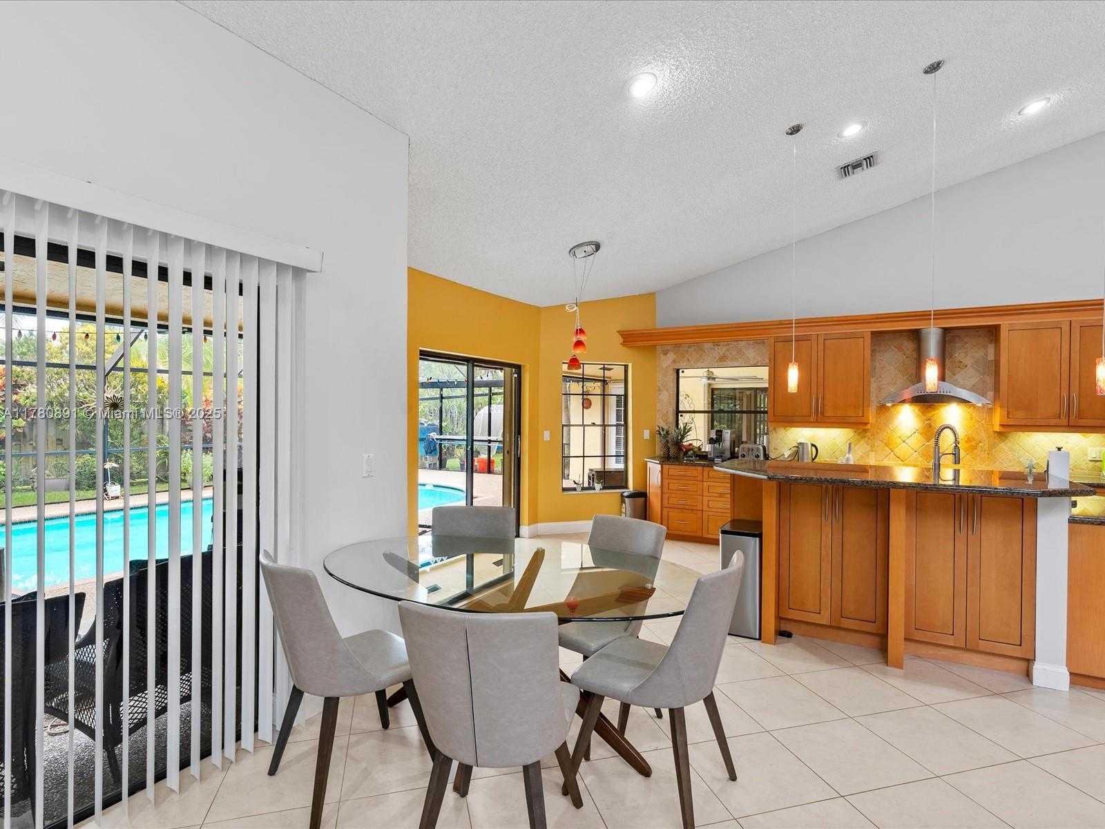 Small Image of 16621 ROYAL POINCIANA CT, Weston Number 11