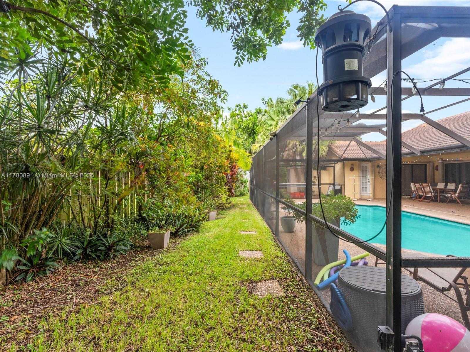 Small Image of 16621 ROYAL POINCIANA CT, Weston Number 18