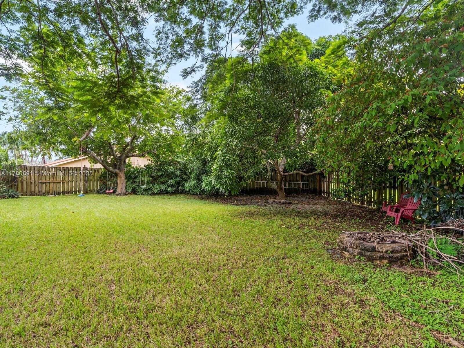 Small Image of 16621 ROYAL POINCIANA CT, Weston Number 23