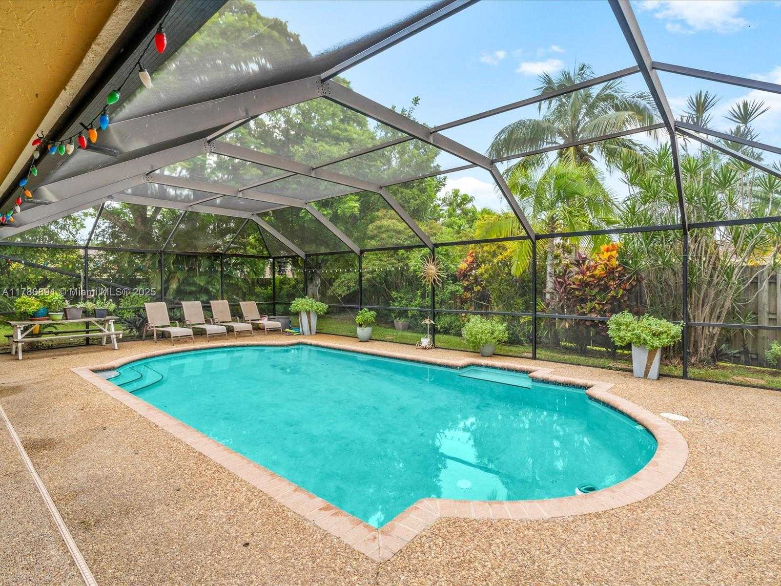 Small Image of 16621 ROYAL POINCIANA CT, Weston Number 3