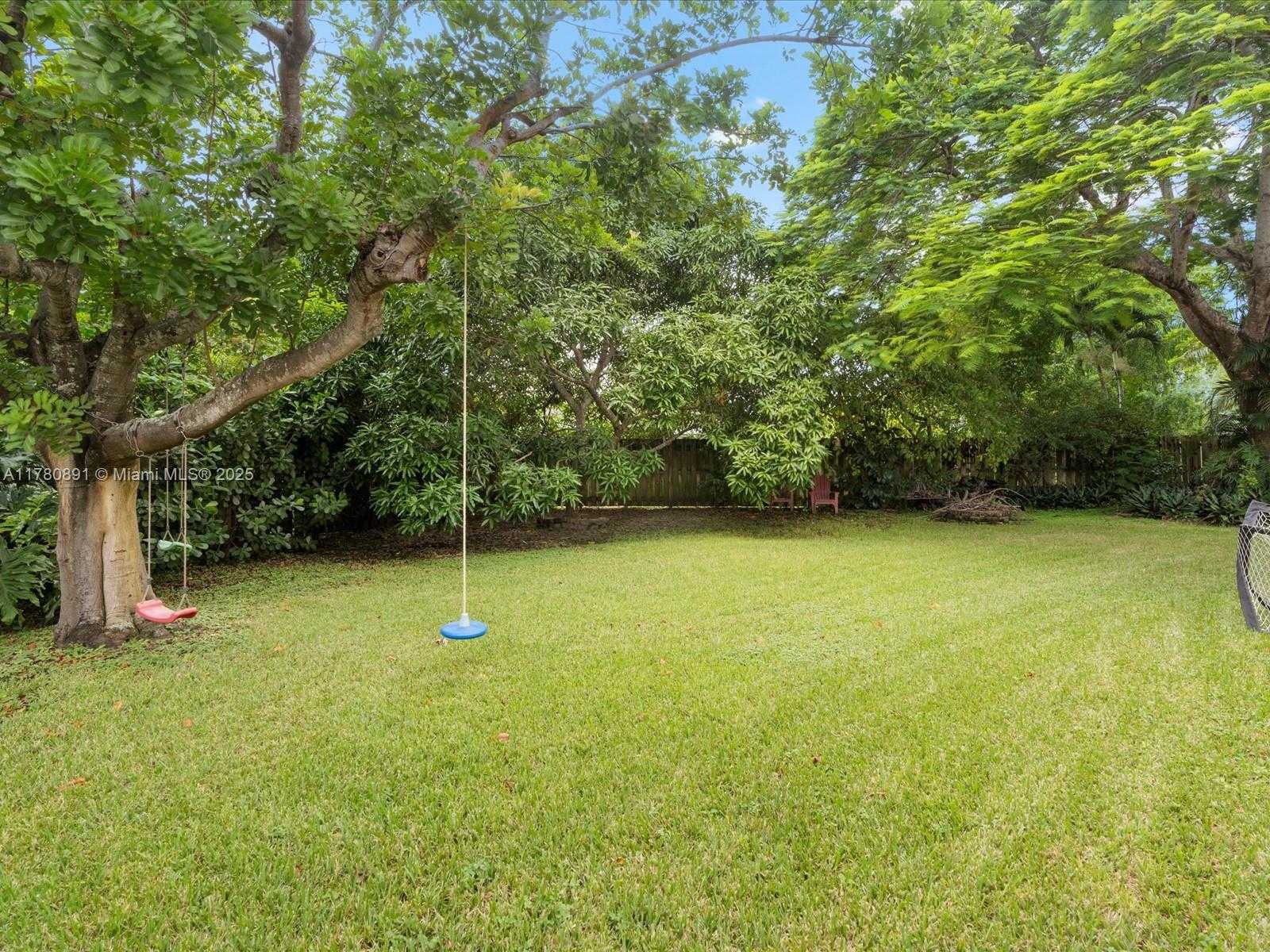 Small Image of 16621 ROYAL POINCIANA CT, Weston Number 31