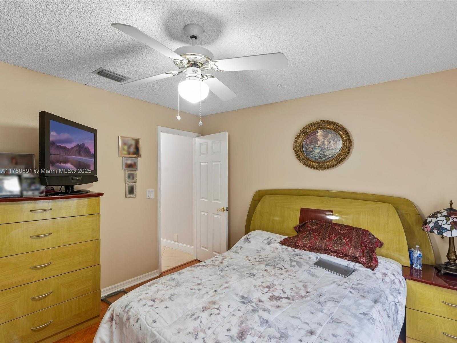 Small Image of 16621 ROYAL POINCIANA CT, Weston Number 32