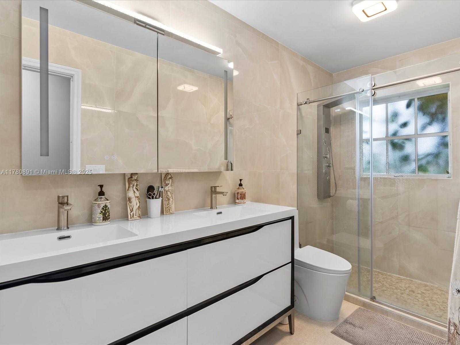 Small Image of 16621 ROYAL POINCIANA CT, Weston Number 4