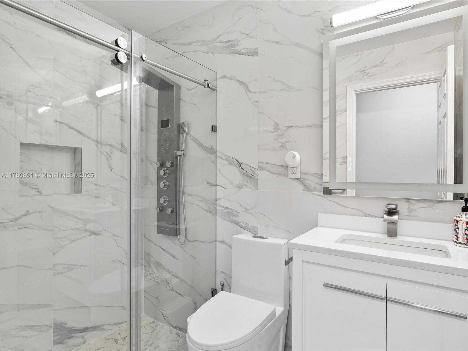 Small Image of 16621 ROYAL POINCIANA CT, Weston Number 47