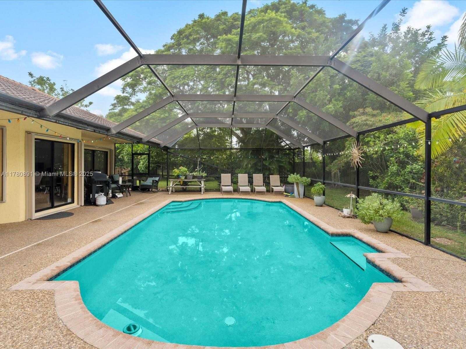 Small Image of 16621 ROYAL POINCIANA CT, Weston Number 8
