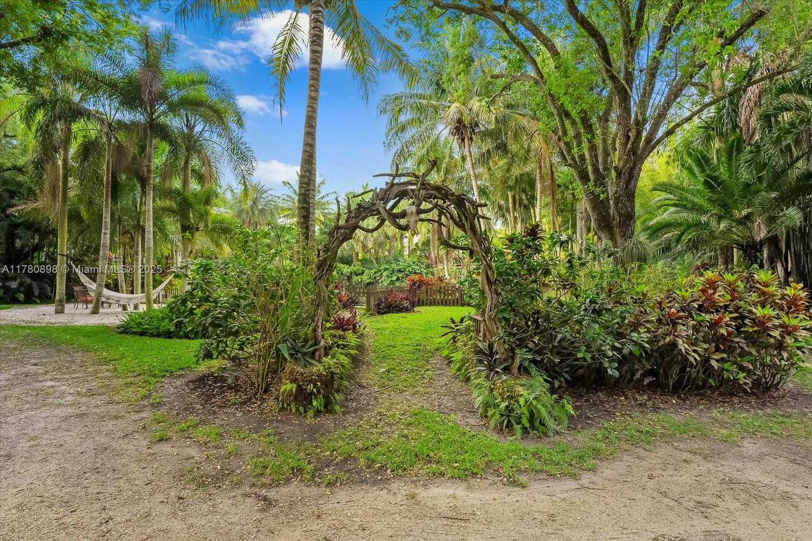 Small Image of 15000 SOUTH WEST 200TH ST, Miami Number 14