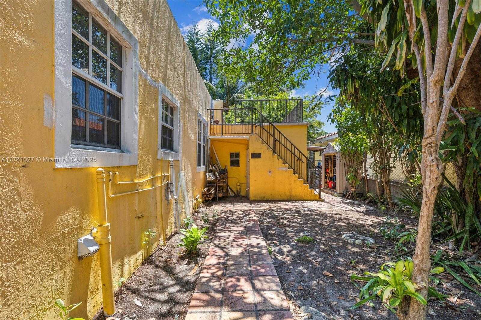 Small Image of 2953 SOUTH WEST 17TH ST, Miami Number 7