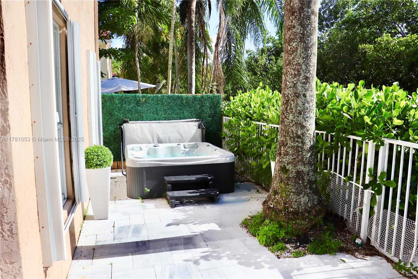 Small Image of 1410 SWEETBAY WAY, Hollywood Number 11