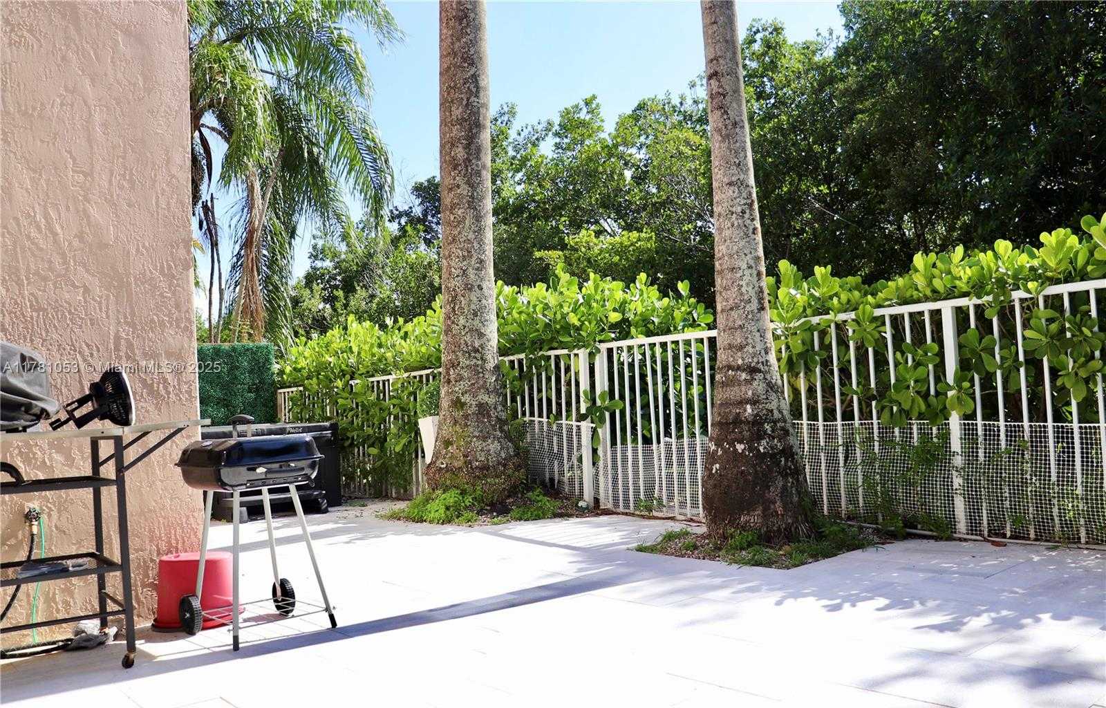 Small Image of 1410 SWEETBAY WAY, Hollywood Number 12