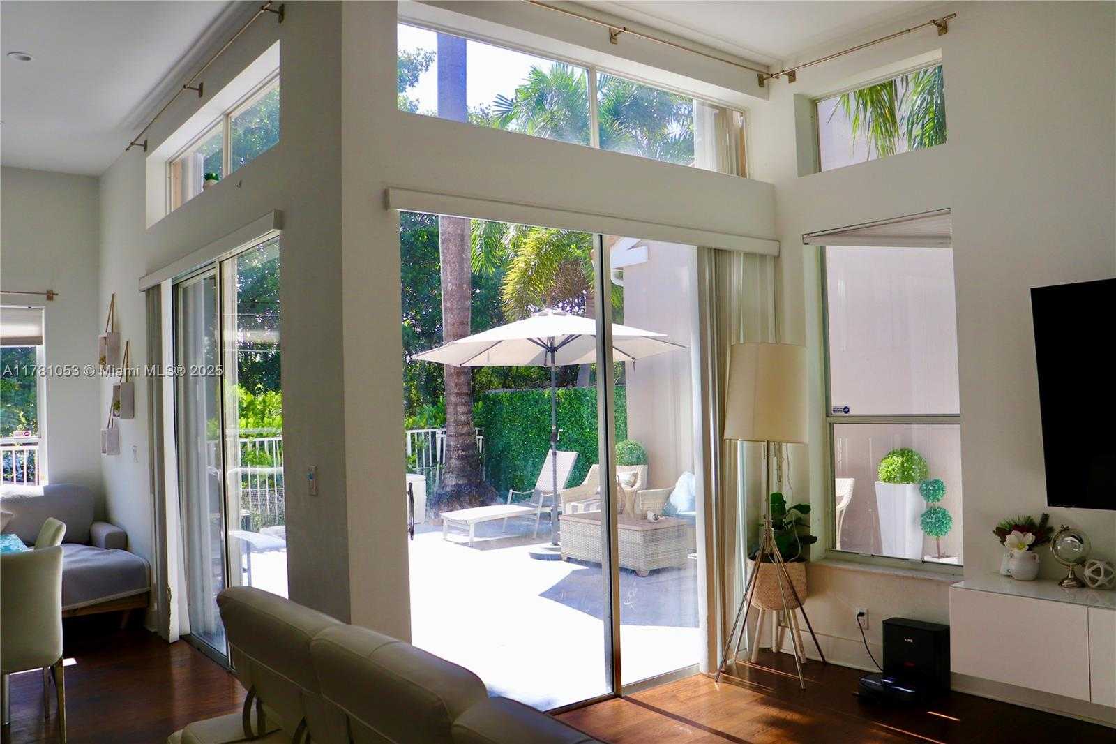 Small Image of 1410 SWEETBAY WAY, Hollywood Number 15