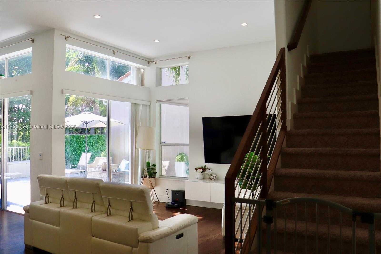 Small Image of 1410 SWEETBAY WAY, Hollywood Number 17