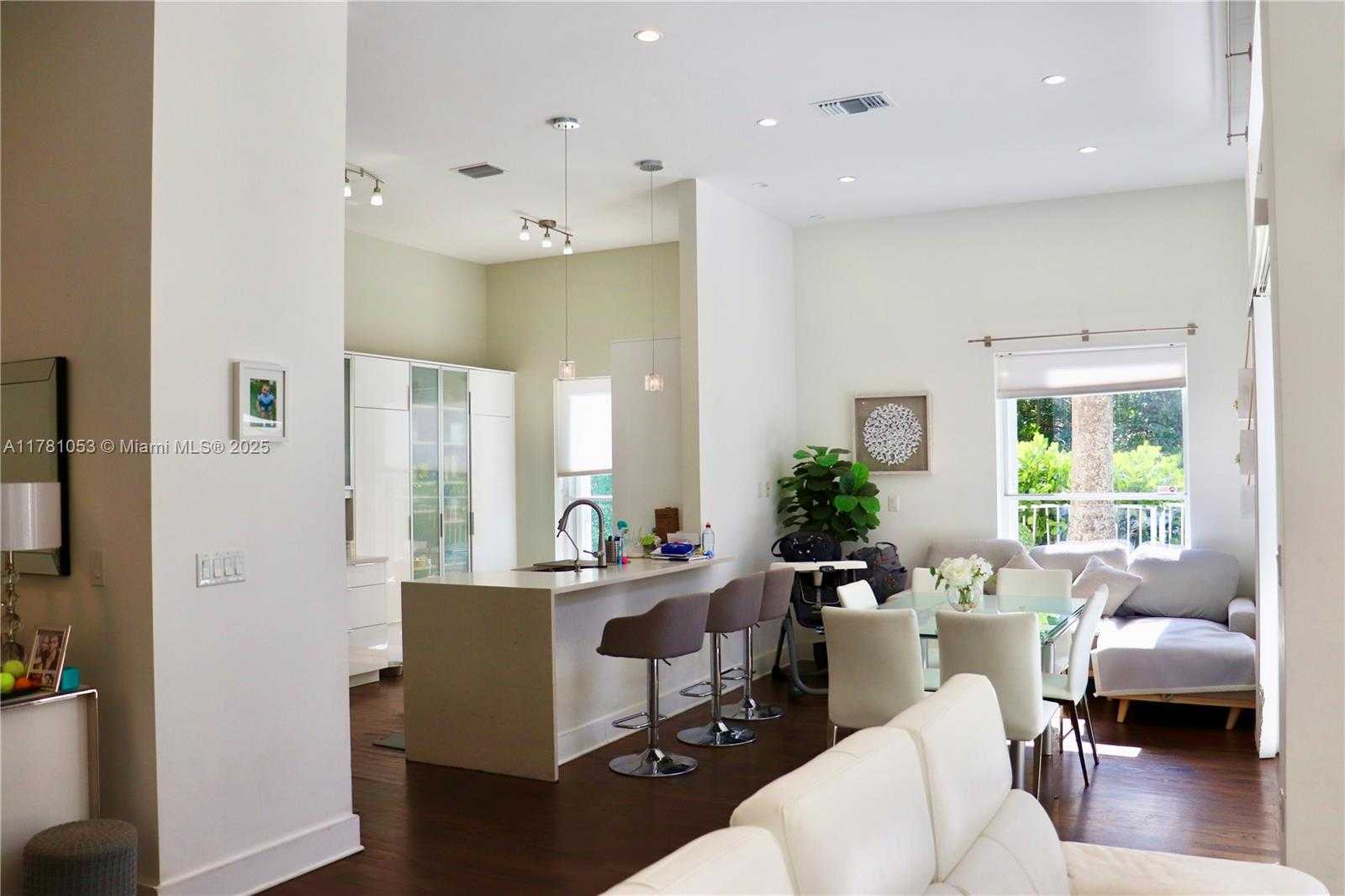 Small Image of 1410 SWEETBAY WAY, Hollywood Number 18