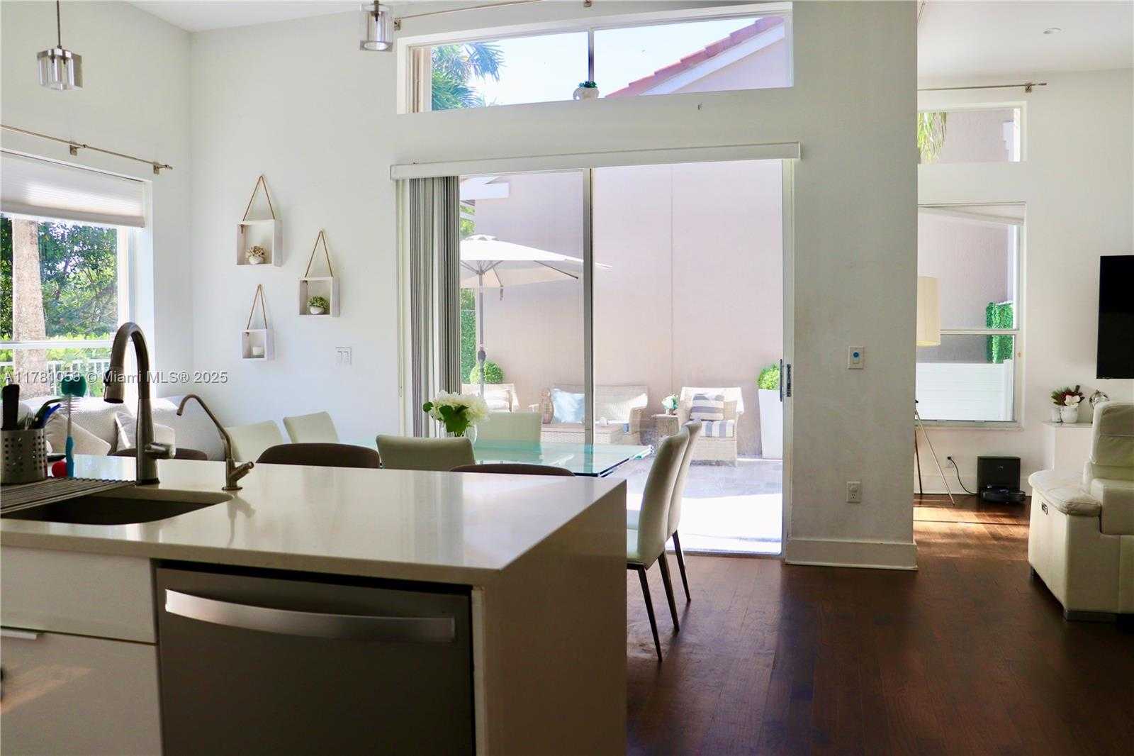 Small Image of 1410 SWEETBAY WAY, Hollywood Number 19